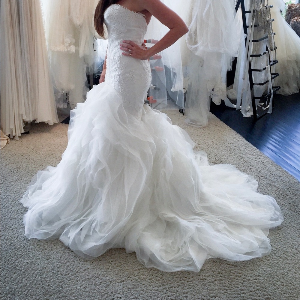 NWT NEVER TRIED ON Pronovias wedding dress Beca